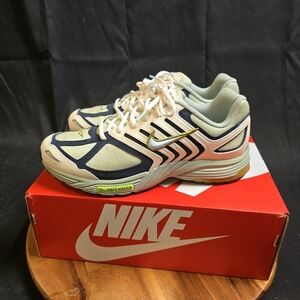 Nike Sneakers in Cream and Navy